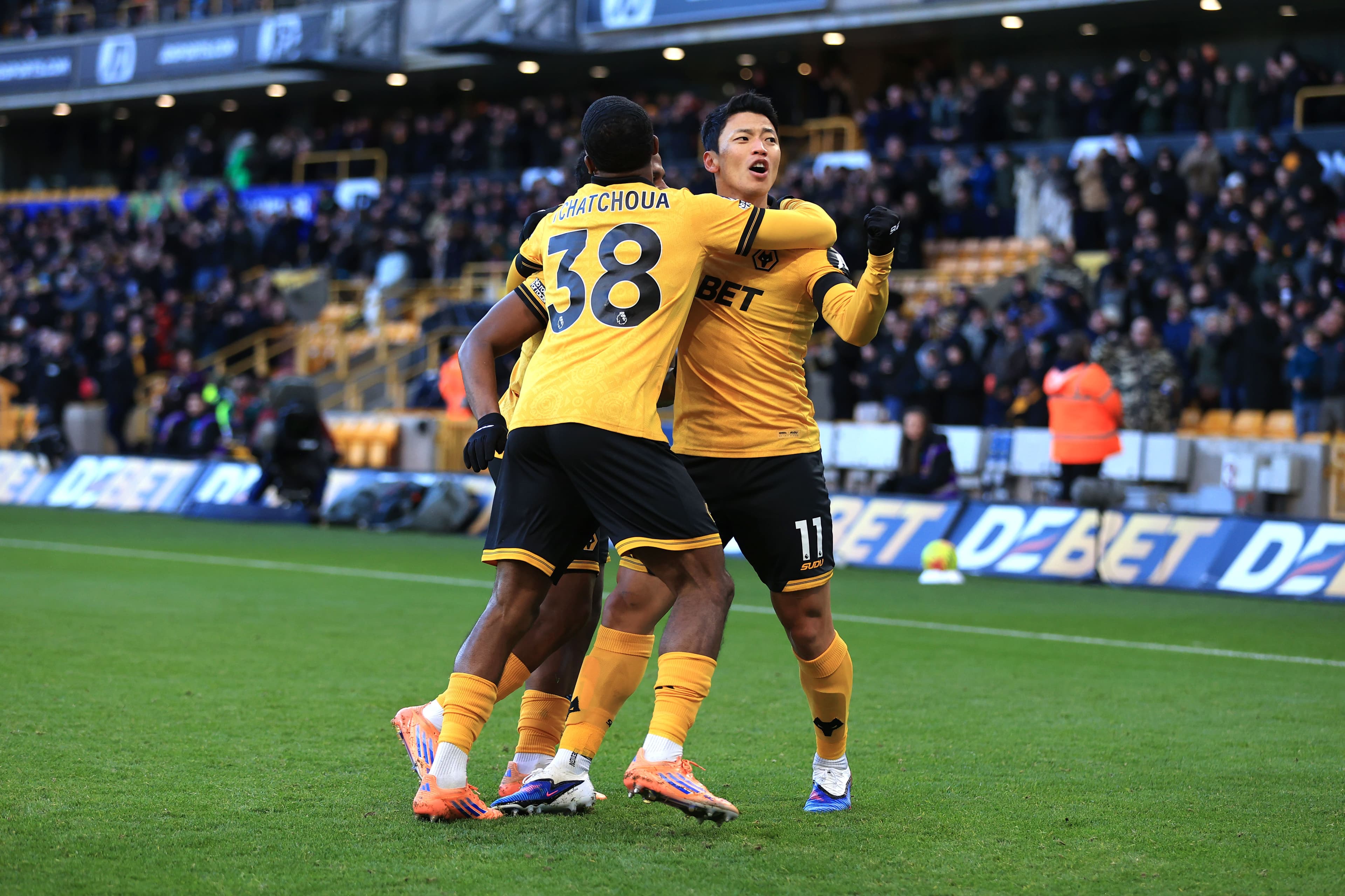Bottom place Wolves end 19 game winless streak with thumping win over West Ham