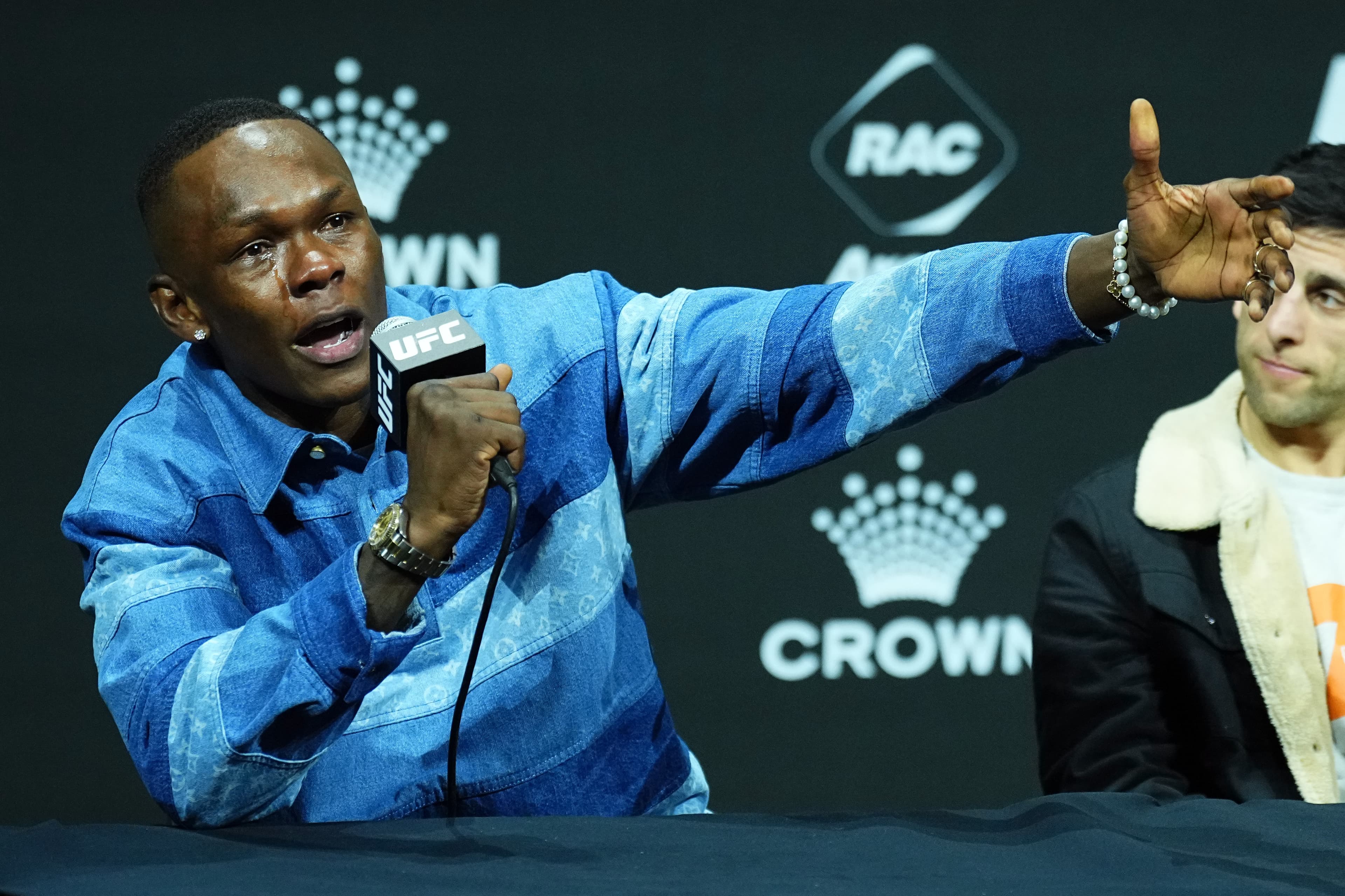 Emotional Adesanya breaks down in tears at fiery UFC 305 pre-fight press conference